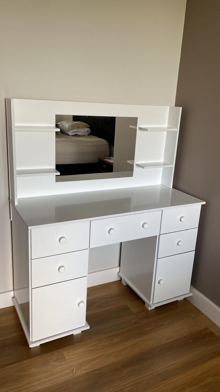 Penteadeira com Espelho